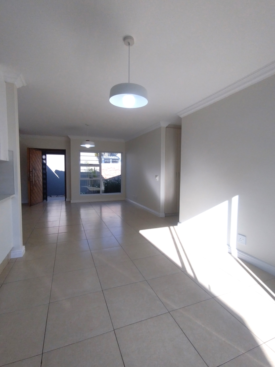5 Bedroom Property for Sale in Wavecrest Eastern Cape